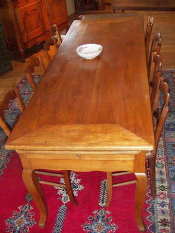 ANTIQUITES THUILLIER - Table de repas rectangulaire-ANTIQUITES THUILLIER-Style Louis XV - XIX e - élégante, belle patine
