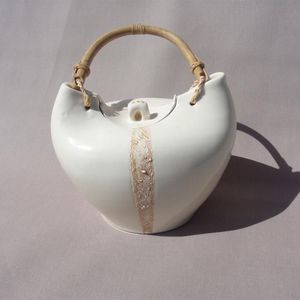 TERRE ET SONGES - théière déco en faïence blanche - Teapot