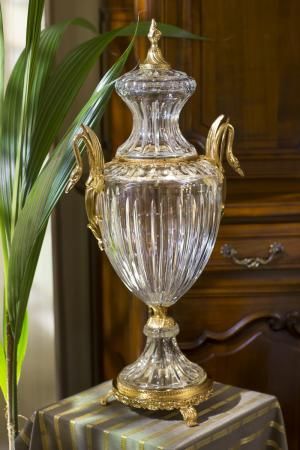 CRISTALLERIE DE MONTBRONN - Covered vase-CRISTALLERIE DE MONTBRONN