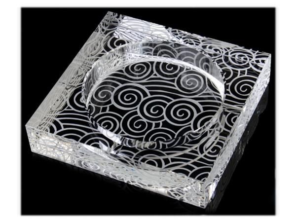 WHITE LABEL - Ashtray-WHITE LABEL-Cendrier carré en verre gravé de tourbillons acces