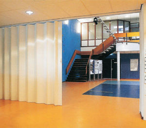 Avon Partitioning Services - concertina folding partition - Abnehmbare Zwischenwand